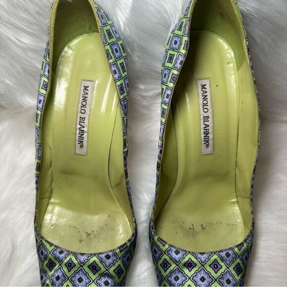 Vintage Manolo Blahnik Pumps - Picture 3 of 10